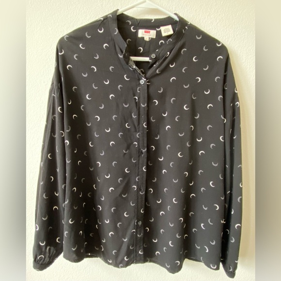 EUC Levi's Moon Print Button-Up Blouse L - Picture 2 of 3